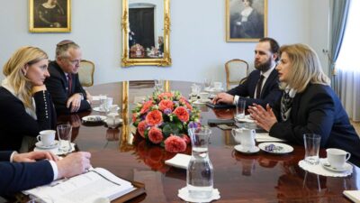 Abd buyukelcisinin arabasi cumhurbaskanligi sarayi ndan ayrildi 45304