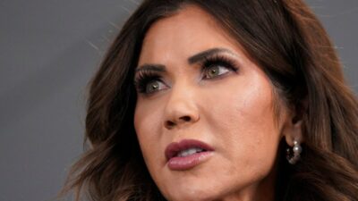 Abd i̇ç güvenlik bakanı noem ve danışman lewandowski'nin departmandaki tartışmalı uygulamaları 2 Abd i c guvenlik bakani noem ve danisman lewandowski nin departmandaki tartismali uygulamalari 46155