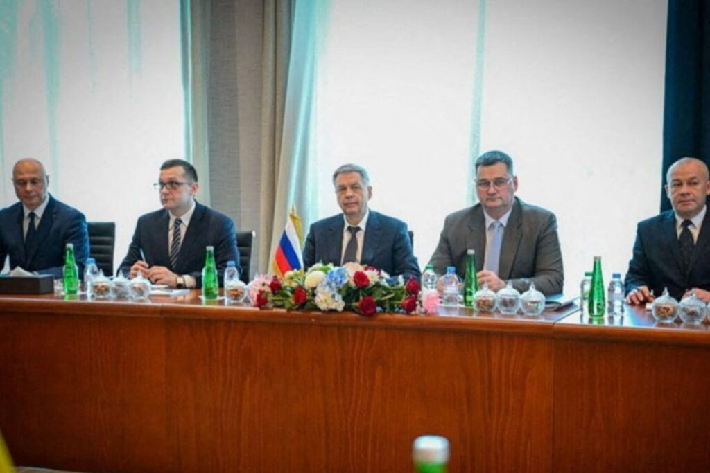 abu zabi de baris gorusmeleri devam ederken ukrayna ya fuze saldirisi 42627