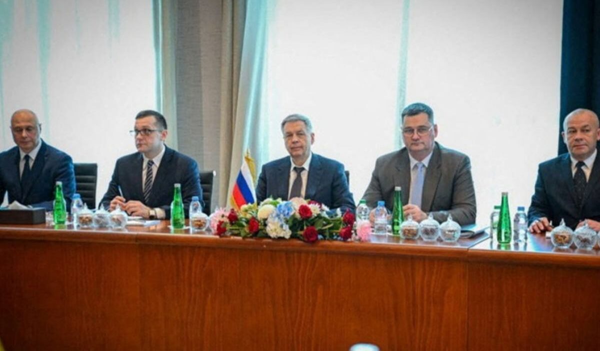 Abu zabi de baris gorusmeleri devam ederken ukrayna ya fuze saldirisi 42627