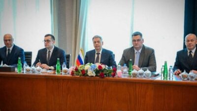 Abu zabi de baris gorusmeleri devam ederken ukrayna ya fuze saldirisi 42627