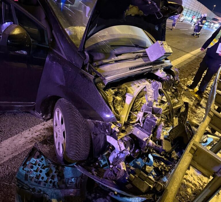 Alkollu surucu s7 de zincirleme kazaya neden oldu 3 kisi hastaneye kaldirildi 44643