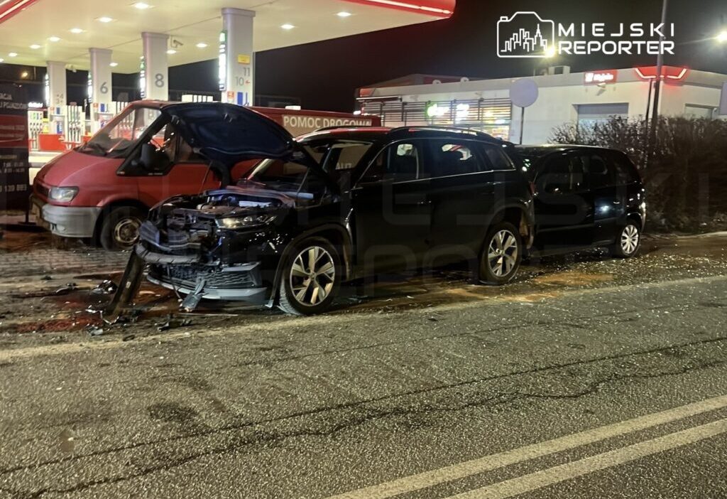 Alkollu suruu carpismayi tetikledi varsova sinirlarinda zincirleme kazada 2 kisi yaralandi 49835