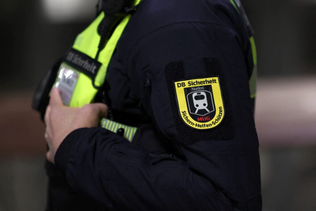 almanya da bilet kontrolu sirasinda saldiriya ugrayan konduktor hayatini kaybetti 42325