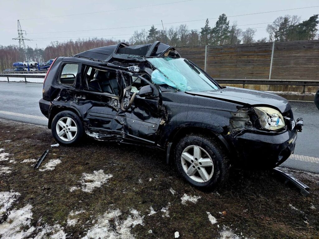 asagi silezya da s3 karayolunda 6 aracli trafik kazasi 48391