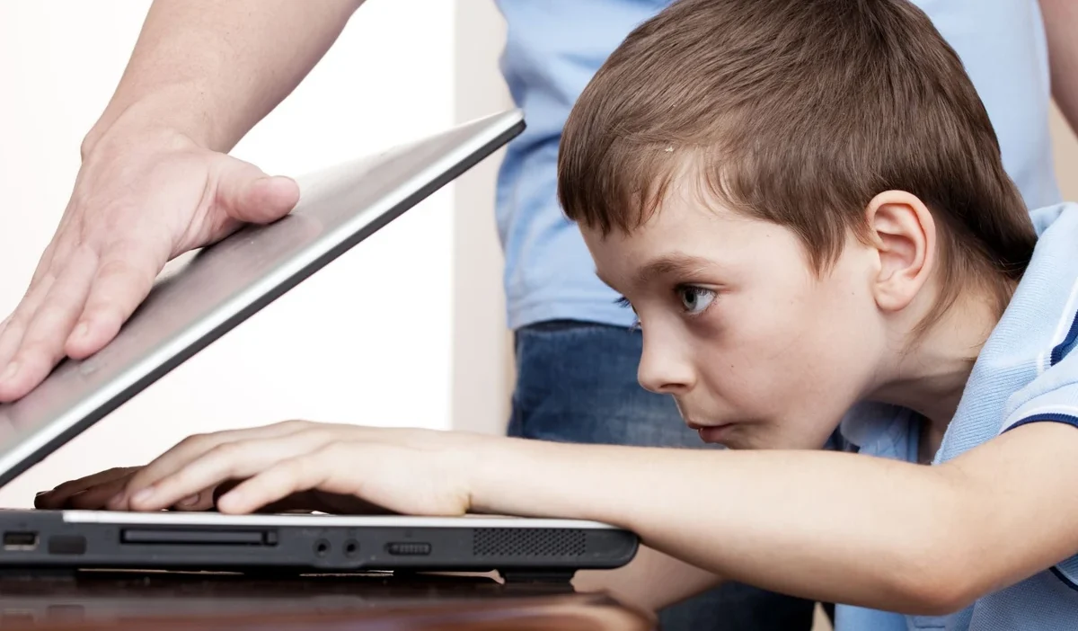 Avustralya da 16 yas alti sosyal medya yasasi meclisten gecti 40920