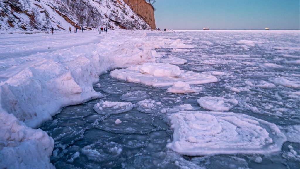baltik denizi nde yogun buzlanma estonya da buz uzerinden yol acildi 48311