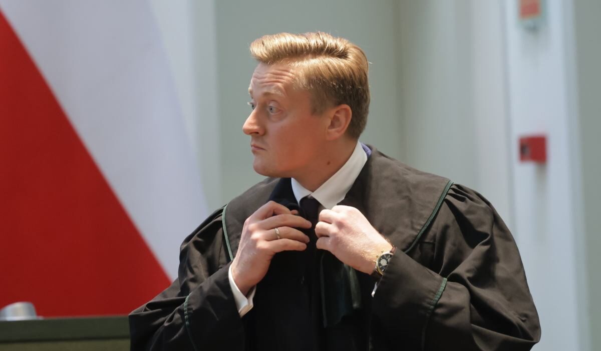 Bartosz lewandowski prezydentin hizli sansur tasarisinin yazari olarak gosterildi 48460