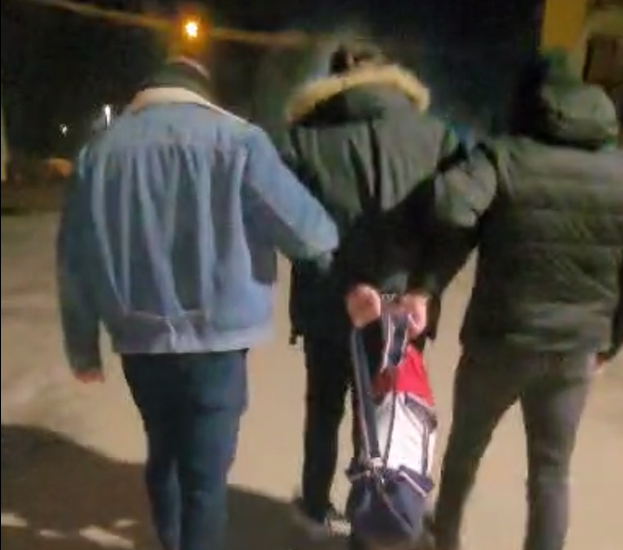 Bas avcilar tarafindan yakalanan varsovali fotografci tecavuz sucundan hapis cezasina gonderildi 44801