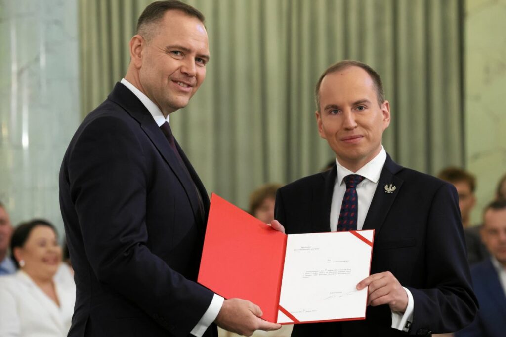 baskanlik sekreterligi baskan yardimcisi adam andruszkiewicz e 2014 secimlerinde i mza sahteciligi suclamasi 45364