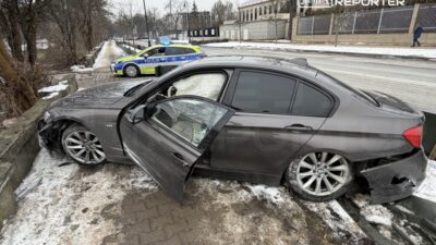 Bmw trafiği terk etti: srodmieşte'de kaza sonrası kaçış 2 Bmw trafigi terk etti srodmieste de kaza sonrasi kacis 48463