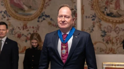 Brzezinski ulkesine sadakat gostererek siyasi hatlari asti 44860