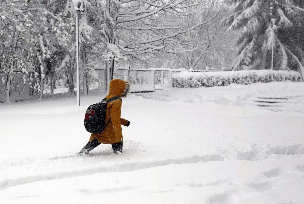 buyuk polonya da en yogun okul kapanmalari soguk ve isitma sorunlari 42729