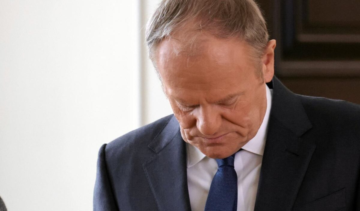 Cbos anketine göre tusk hükümetinin destek oranı %34'e ulaştı 1 Cbos anketine gore tusk hukumetinin destek orani 34 e ulasti 48227