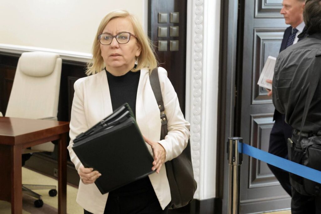 centrum parlamento kulubu kuruldu hennig kloska yeni parti hedefi belirledi 47715