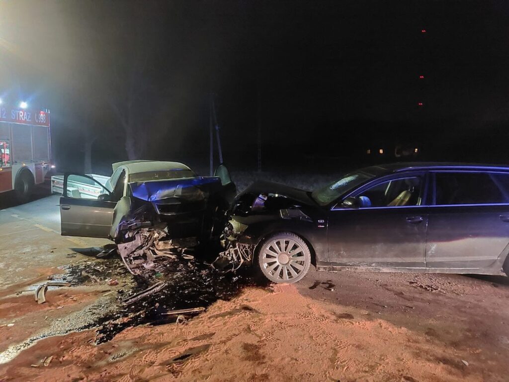chotycze de uc aracli trafik kazasi 698 numarali il yolu her iki yonde de tamamen kapandi 50301