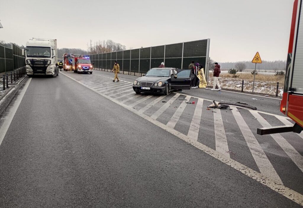 Chroboty deki kaza dk50 yolu tamamen kapatildi 3 kisi hastaneye kaldirildi 47120