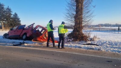 Chyliny de uclu trafik kazasi otobus carptiktan sonra agaca carpti 41323