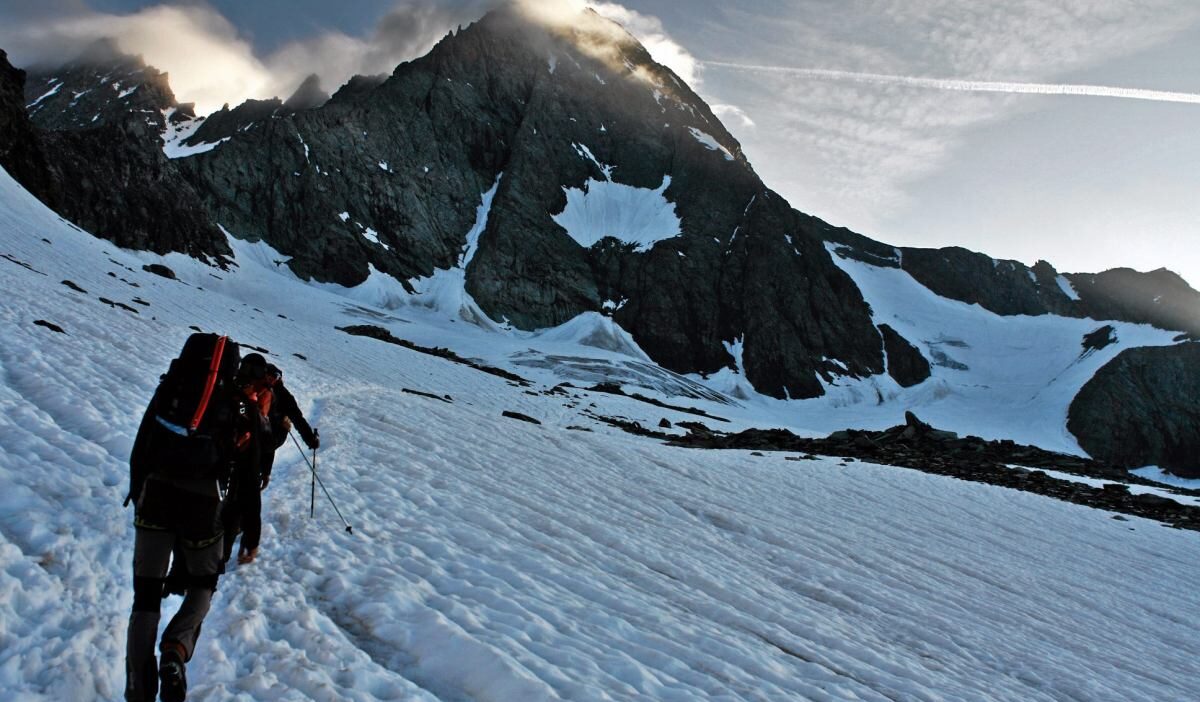 Dağcı sevgilisini bırakıp zirveye çıktı 1 Dagci sevgilisini birakip zirveye cikti 48057