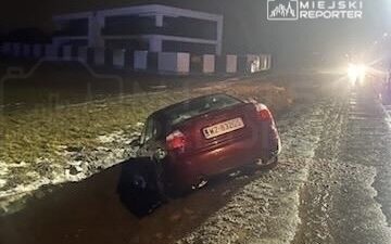 Dawidy'de trafik kazası: alkollü sürücü i̇ki aracı çarpıp foseye yuvlandı 3 Dawidy de trafik kazasi alkollu surucu i ki araci carpip foseye yuvlandi 48709