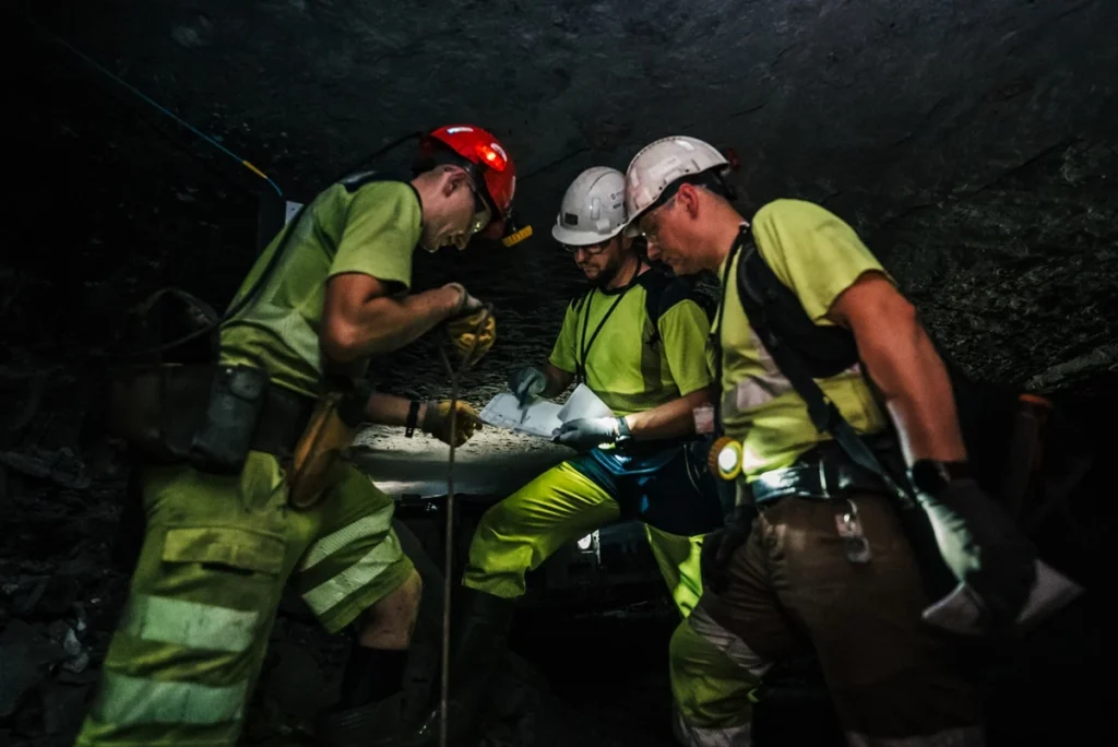 degerli metallerde cokus kghm altin ve gumuste rekor dusus 41641