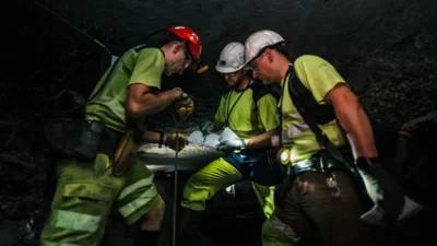 Degerli metallerde cokus kghm altin ve gumuste rekor dusus 41641