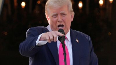 Donald trump epstein i ddialarini reddederken belgelerin yayinlandigini belirtti 41553