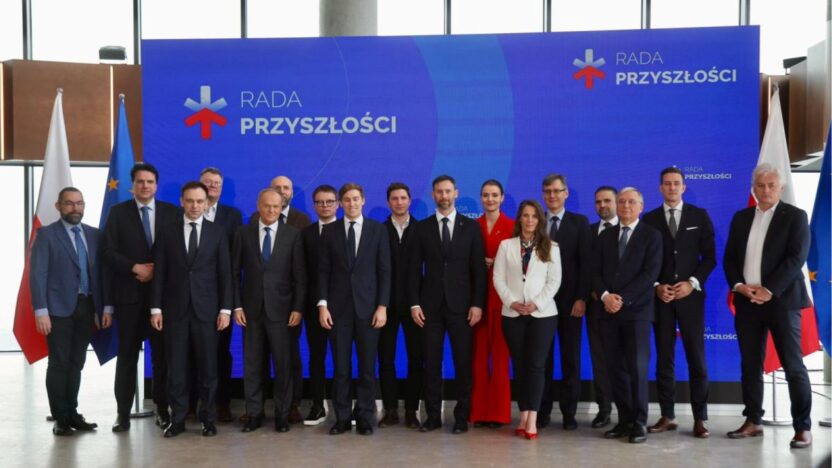 Donald tusk polonya nin gelecegini sekillendirecek gelecek konseyi ni kurdu 44875