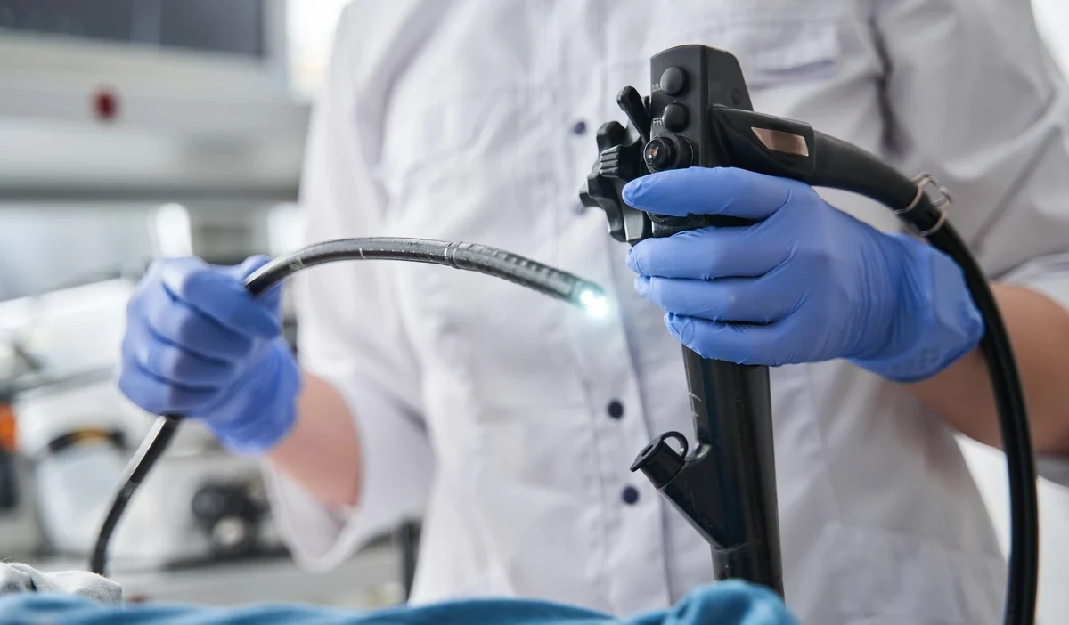 Gastroskopi ust sindirim yolu muayenesi ve anestezi altinda yapilan surumu 42528