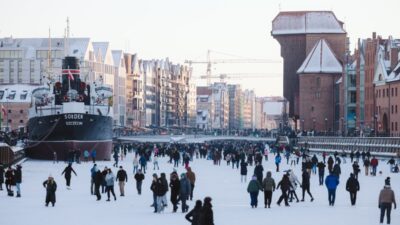 Gdansk ta donmus nehrin uzerindeki tehlikeli yuruyusler 41386