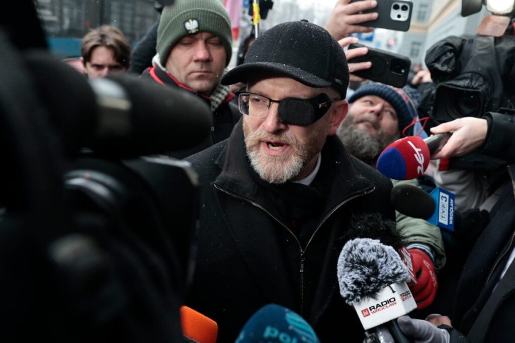 grzegorz braun sejm deki yangin sondurucu olayi davasinda aciklamalarina devam etti 49131