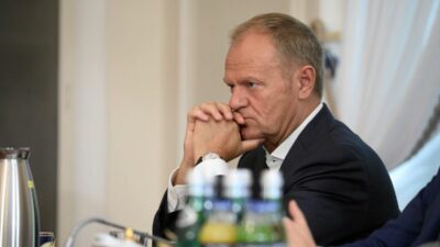 Hennig k oska centrum adli yeni parlamento kulubunu kurdu 47364