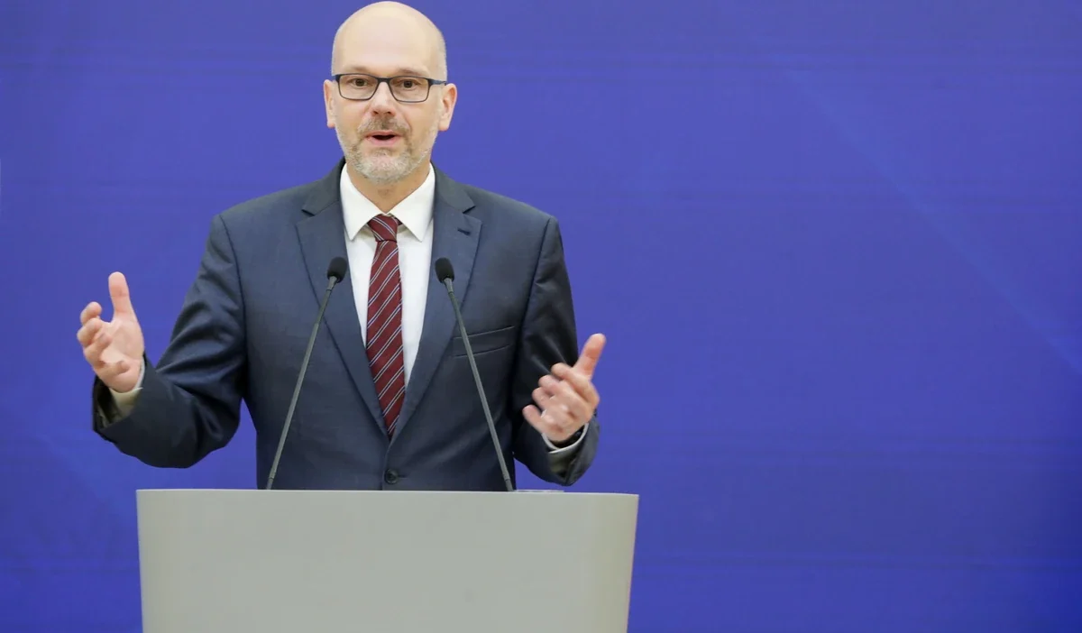 Hukumet varsova borsasi nda 2025 atilim yili aciklamasinin birinci yilini degerlendiriyor ve 2026 onceliklerini belirliyor 48114