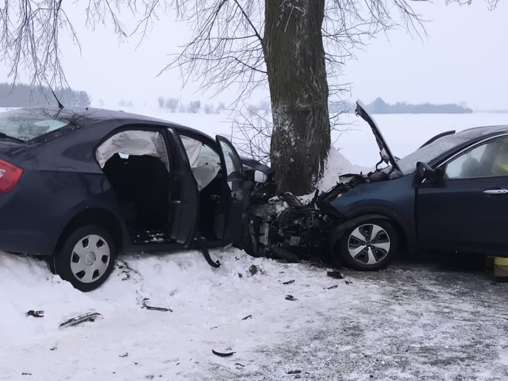 i c m ava i lcesinde trafik kazasi 2 kisi hastaneye kaldirildi 45126