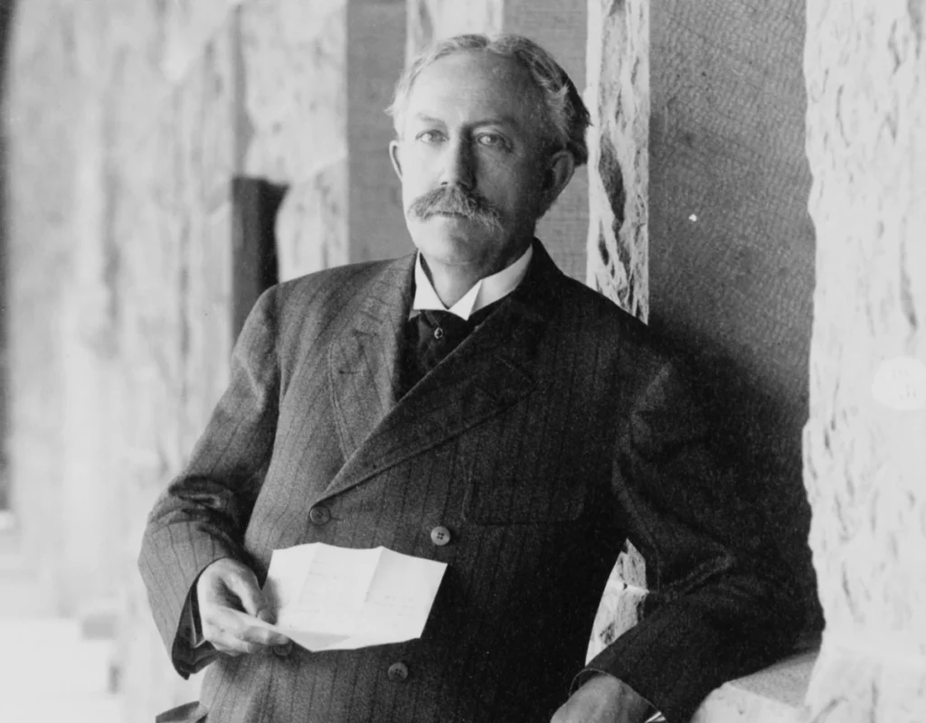 i nsan canavarla savasirken nasil canavar olur 47939