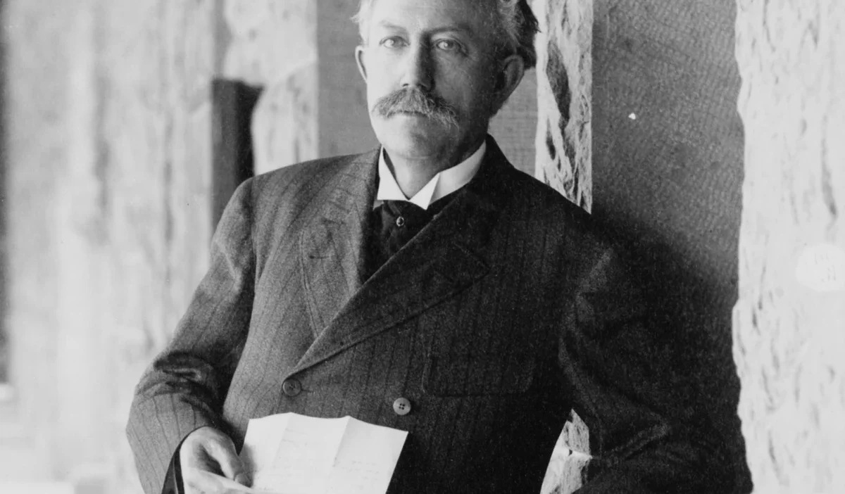 I nsan canavarla savasirken nasil canavar olur 47939