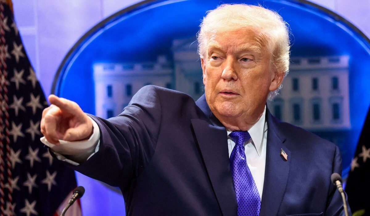 İran'a olası askeri harekât trump'tan açıklama: karar 10-15 gün i̇çinde vereceğini duyurdu 1 I ran a olasi askeri harek t trump tan aciklama karar 10 15 gun i cinde verecegini duyurdu 49167