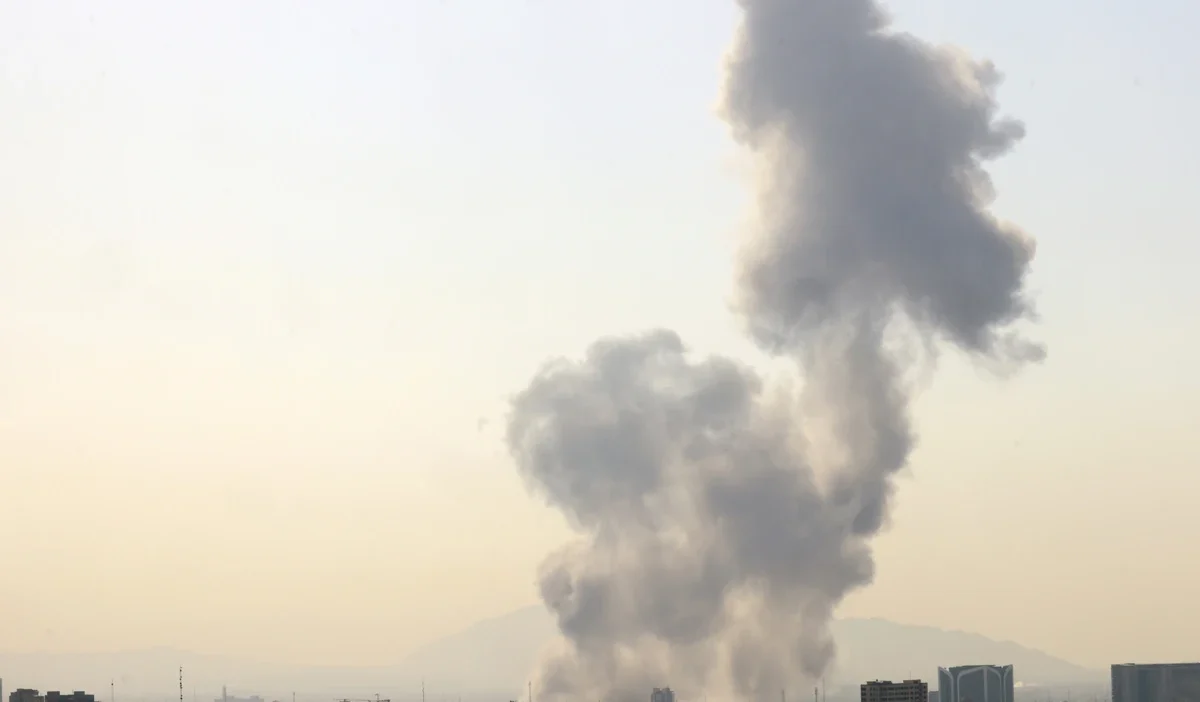 İran'ın misilleme roket saldırısı abu dabi'de patlamalar ve sivil ölüme yol açtı 1 I ran in misilleme roket saldirisi abu dabi de patlamalar ve sivil olume yol acti 50343