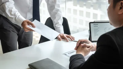 I s sozlesmesinin aninda feshi hangi durumlarda mumkun ve yasal sonuclari 48177