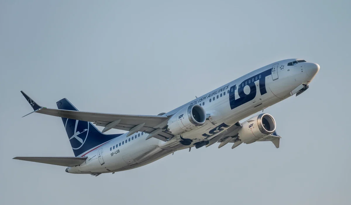 I srail ve abd saldirilarinin ardindan i ran irak ve bae hava sahalarini kapatti bolgedeki ucuslar iptal ve rotalarda degisiklikle karsi karsiya 50358