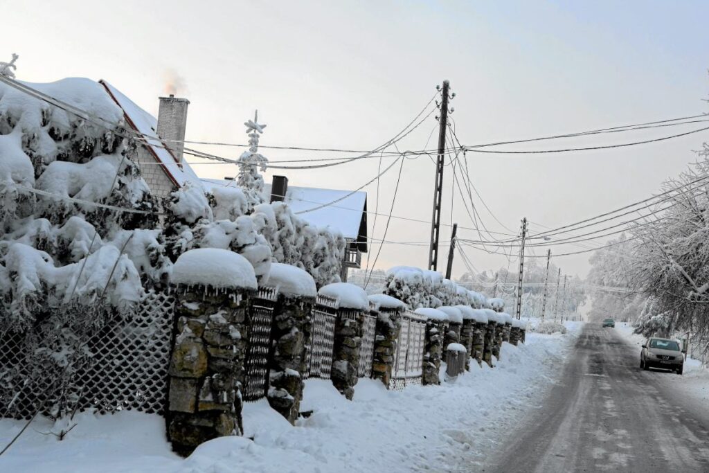 img buzlanma uyarisi polonya nin genis bolgelerinde yollar ve yayalar risk altinda 43936