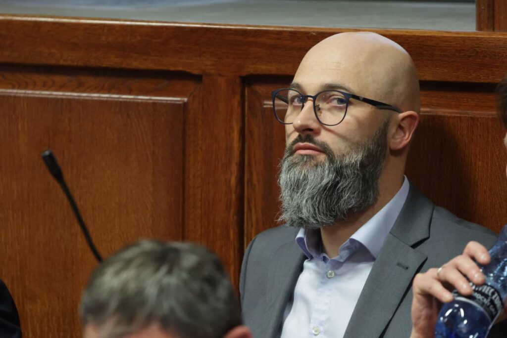 kaz micha olszewski adalet fonu davasinda aciklama yapmaktan vazgecti 44825