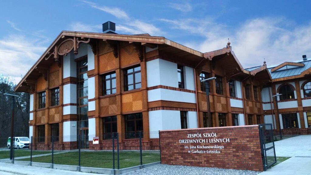 Kozienice cumhuriyet savciligi garbatka letnisko daki ortaokulda yolsuzluk suphesiyle sorusturma baslatti 42312