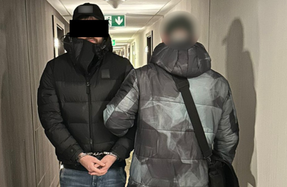 Kraków'da yakalanan dolandırıcılık şüphelisi 1 yıl 4 ay hapis cezasını çekmek i̇çin aranıyordu 1 Krak w da yakalanan dolandiricilik suphelisi 1 yil 4 ay hapis cezasini cekmek i cin araniyordu 46640