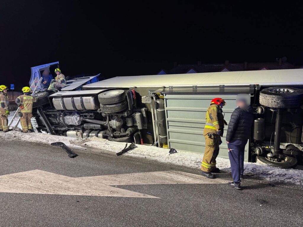 kromna da otobus ve tir carpisti yol kapandi 44996