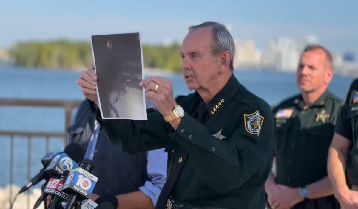 Kuzey kapısından silahla giren tutuklandı 1 Kuzey kapisindan silahla giren tutuklandi 48618