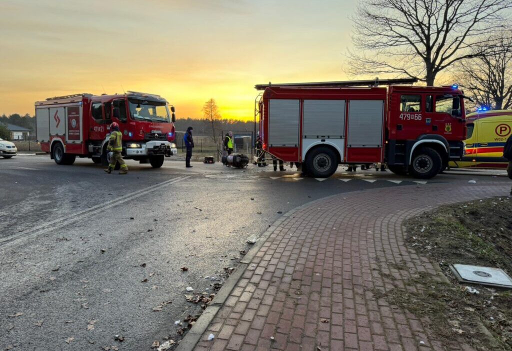 Legionowo bölgesinde 16. 00 civarında motosiklet ile kamyon çarpıştı, yol tamamen kapandı 1 Legionowo bolgesinde 16 00 civarinda motosiklet ile kamyon carpisti yol tamamen kapandi 50346