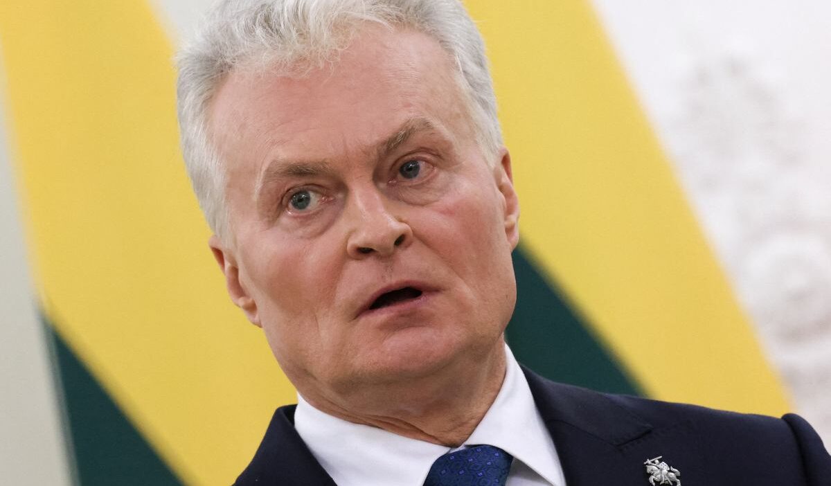 Litvanya devlet başkanı nauseda, kolu tedavi edildikten sonra hastaneye ulaştırıldı 1 Litvanya devlet baskani nauseda kolu tedavi edildikten sonra hastaneye ulastirildi 48629