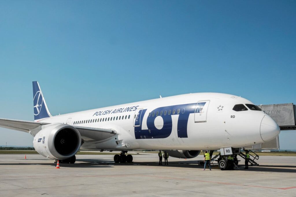 lot ucagi dominikana seferinde teknik ariza nedeniyle geri dondu 43556