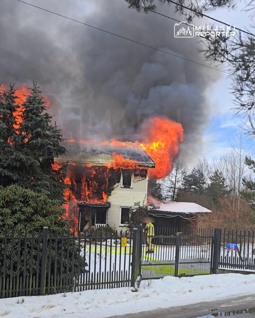 ludwinovo da ev yangini cati ve tavan yanarken can kaybi olmadi 45283